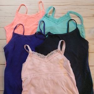 Bundle of 5 tanks Old Navy size 6 - 7